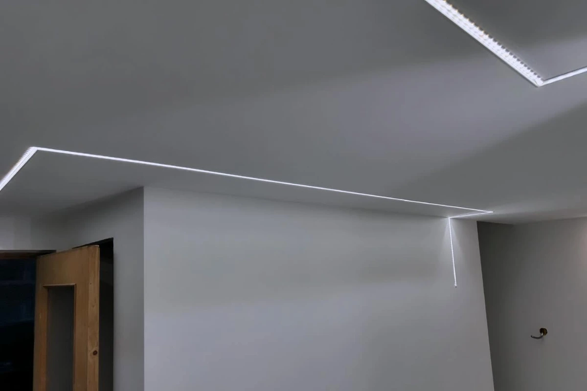 Bande LED encastrée avec détecteurs de mouvements