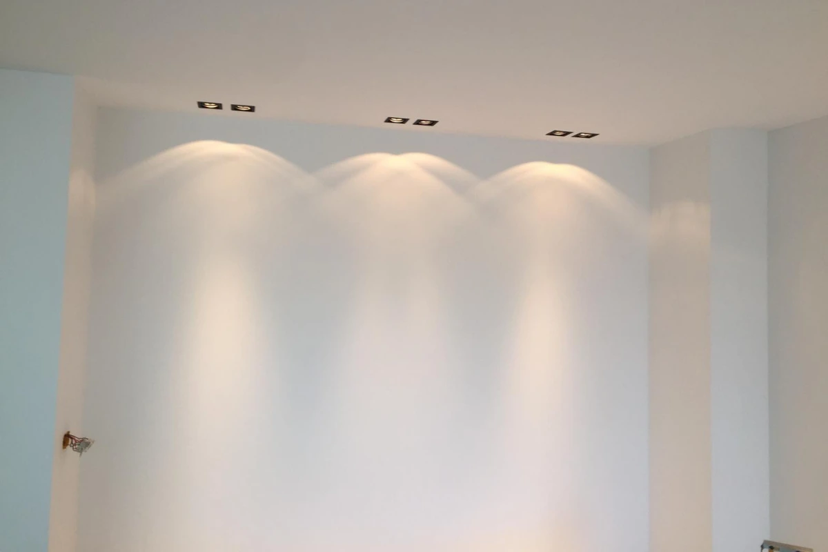 Éclairage spots LED coin TV